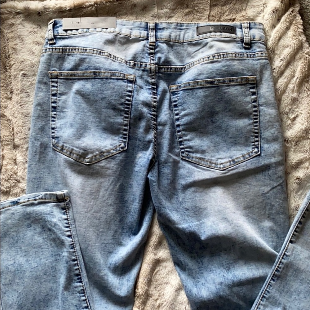 Distressed skinny jeans - Picture 5 of 6